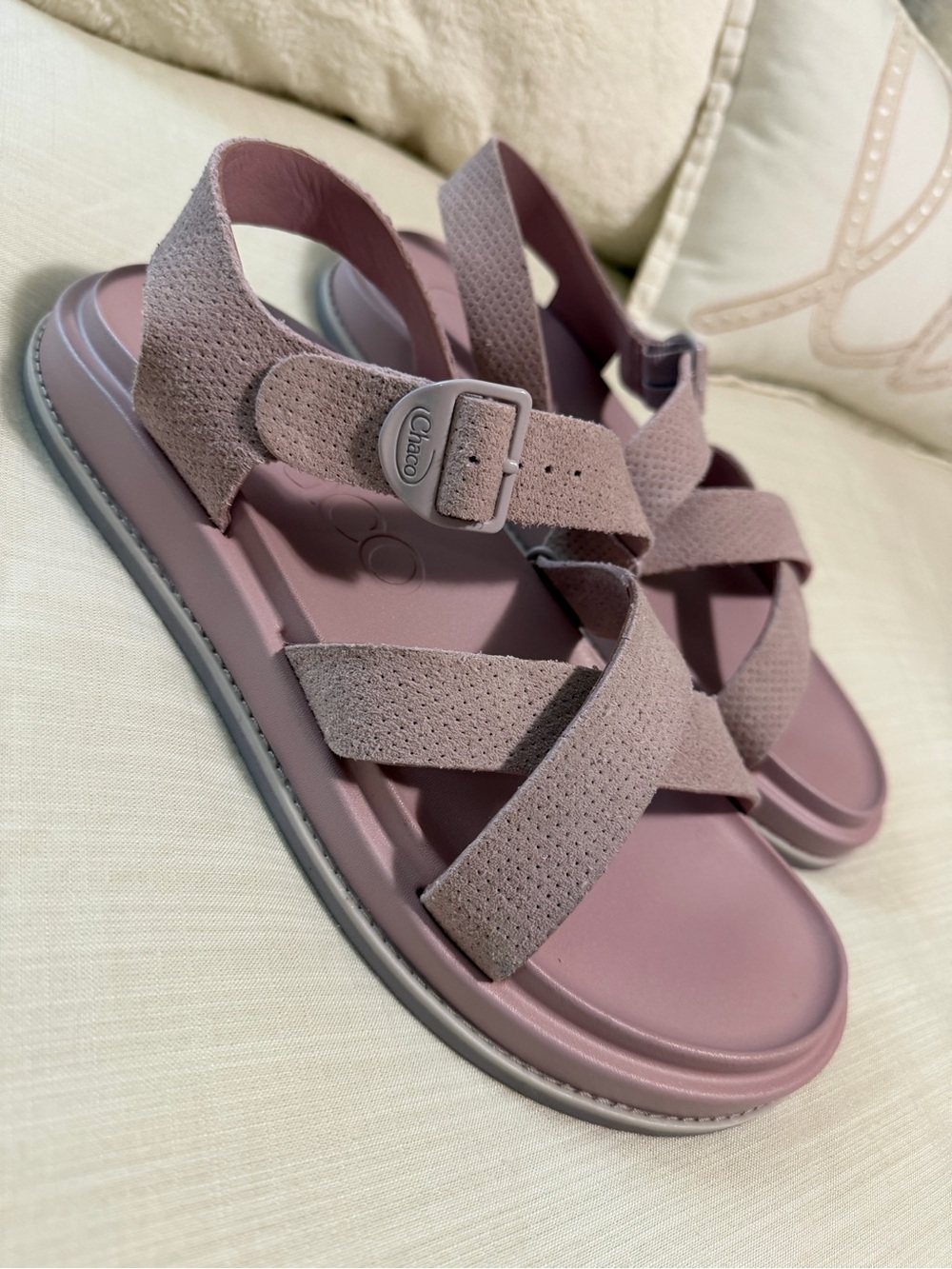 Chaco Woman’s Townes Midform Sandals size 10 ( Rose Quartz) 💕